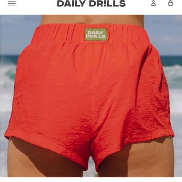 Daily Drills Pants - Daily Drills - Super Bounce red shorts with stripe